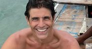 Reynaldo Gianecchini surge de sunga rosa em praia de Alagoas - Foto: Reprodução / Instagram