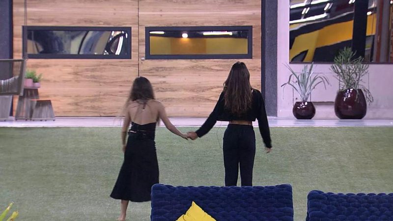 BBB 20: “Gratidão por tudo”, diz Mari enquanto sisters cantam - Foto: Reprodução / Tv Globo