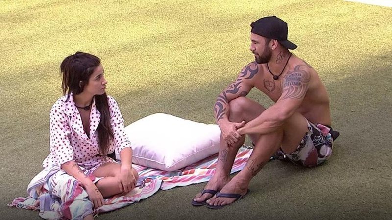 BBB 20: “Ninguém faz a minha cabeça”, afirma Bianca enquanto conversa com Hadson - Foto: Reprodução / Tv Globo