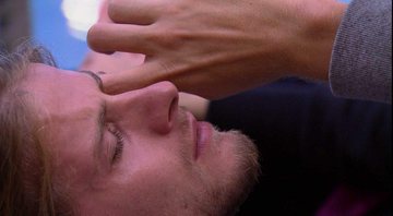 Daniel chorou e se abriu com Marcela após a eliminação de Hadson - Foto: TV Globo