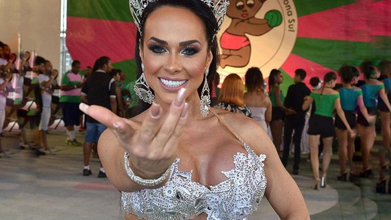 Renata Spallicci é rainha de bateria da Barroca Zona Sul - Foto: Reprodução/ Instagram