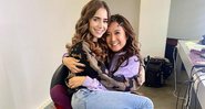 Lily Collins e Ashley Park no fim das gravações da 2ª temporada de Emily em Paris - Foto: Reprodução / Instagram
