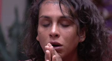 Linn da Quebrada canta e chora sozinha na casa do Big Brother Brasil - Foto: Reprodução / Globo