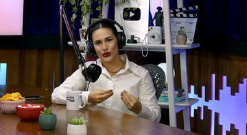 Lívian Aragão apresenta o podcast 'Vibe Boa' no YouTube - Foto: Reprodução / YouTube