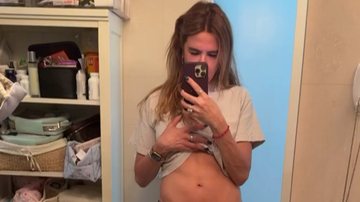 Luciana Gimenez mostrou a barriga após ser chamada de gorda