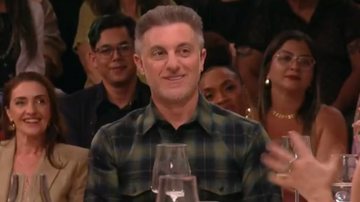Luciano Huck relembrou gafe ao vivo com a cantora Sandy