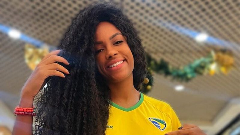 Lumena Aleluia posa com camiseta do Brasil - Foto: Reprodução / Instagram