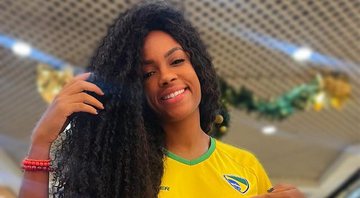 Lumena Aleluia posa com camiseta do Brasil - Foto: Reprodução / Instagram