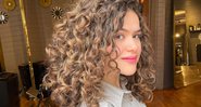 Apresentadora fez desabafo sobre comentários pedindo para que ela alisasse os cabelos - Reprodução / Instagram @maisa