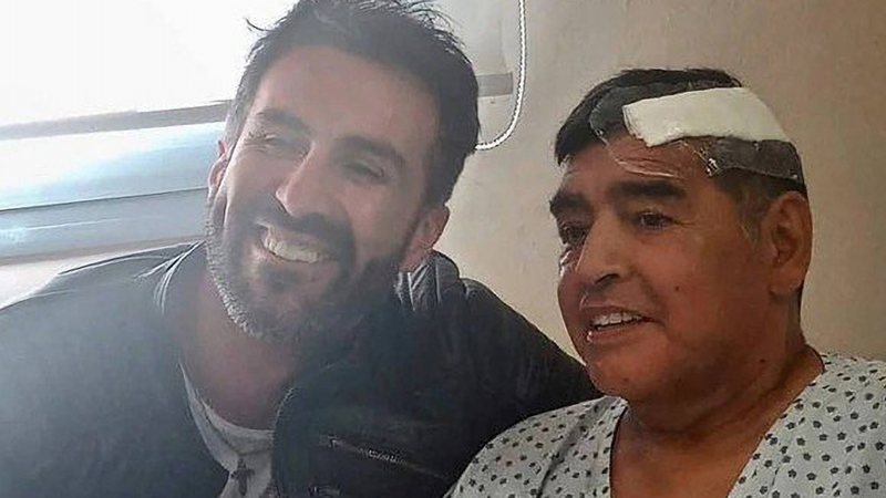 O médico Leopoldo Luque e Maradona, após sua cirurgia - Reprodução/Instagram