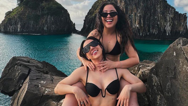 Mari Fernandez posou de biquíni com Júlia Ribeiro em Fernando de Noronha - Foto: Reprodução/ @