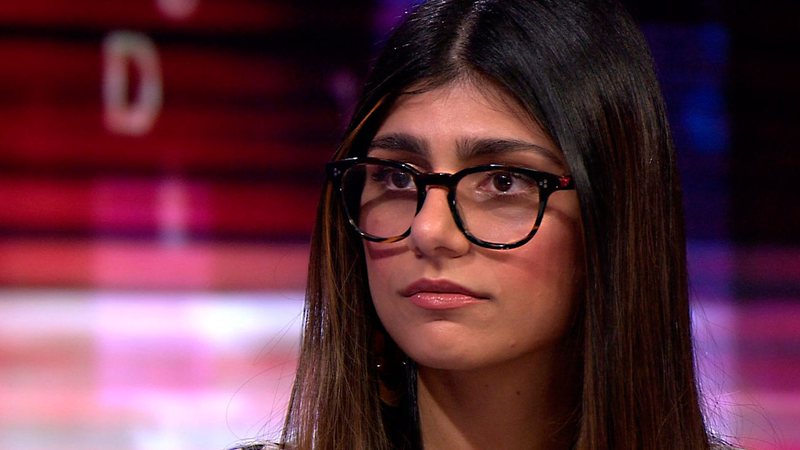 Mia Khalifa viralizou com entrevista feita após deixar o pornô - Foto: Reprodução/ BBC HARDtalk