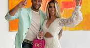 Camila aparece segurando uma bolsa clutch pink da grife Dolce & Gabbana avaliada em US$ 1.545 dólares - Reprodução/Instagram
