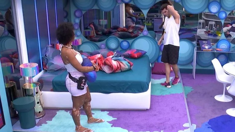 Natália e Lucas conversam no Quarto do Líder e opinam sobre a oitava Eliminação do Big Brother Brasil - Foto: Reprodução / Globo