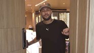 Neymar fez tour pela mansão que divide com a influenciadora Bruna Biancardi