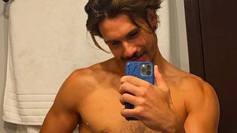 Nicolas Prattes aparece sem camisa nas redes sociais - Foto: Reprodução / Instagram