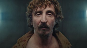 Iván Massagué em cena de O Poço, da Netflix (2020) - Foto: Divulgação/ Netflix
