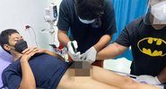 Pênis de tailandês ficou entalado em cano de PVC; ele precisou ir a hospital - Foto: Reprodução
