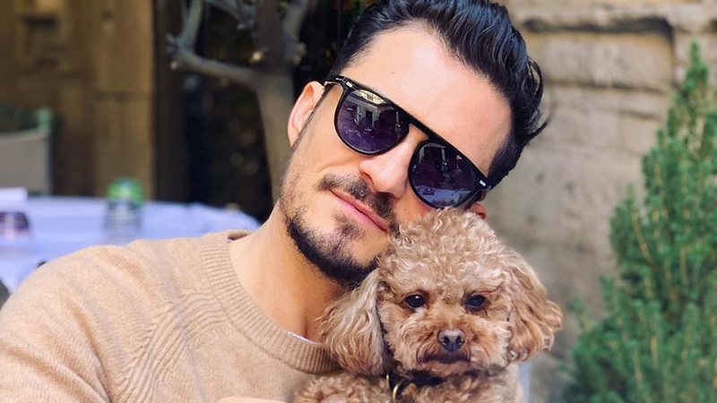 Orlando Bloom segura Mighty, seu cachorrinho -- que faleceu recentemente - Reprodução/Instagram