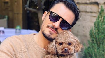 Orlando Bloom segura Mighty, seu cachorrinho -- que faleceu recentemente - Reprodução/Instagram