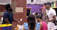 Paulo André se diverte cantando na cozinha do BBB 22 - Foto: Reprodução / Globo