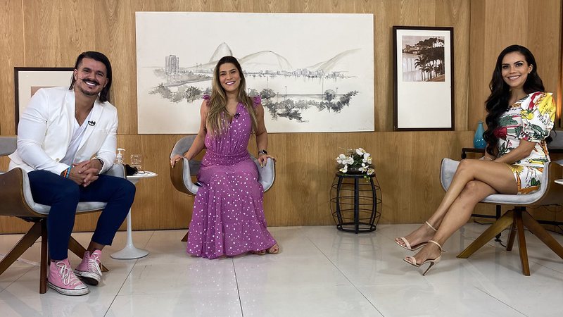 Priscila Fantin e o marido, Bruno Lopes, com Daniela Alburquerque - Foto: Reprodução / RedeTV!