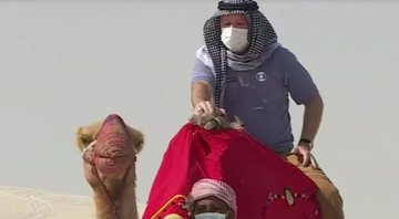 Repórter relatou um imprevisto durante um passeio de camelo durante a reportagem - Reprodução/TV Globo