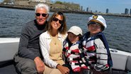 Richard Gere postou foto rara com a esposa e os filhos