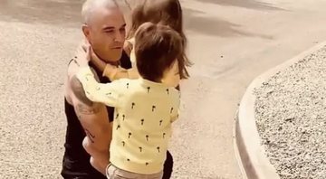 Robbie Williams com os filhos - Reprodução/Instagram