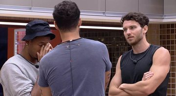 Rodrigo conversa com Lucas e Paulo André sobre a dinâmica da casa - Foto: Reprodução / Globo
