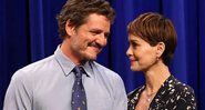 Pedro Pascal e Sarah Paulson no Saturday Night Live - Foto: Reprodução/ NBC