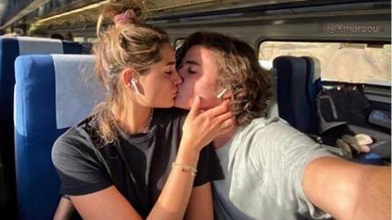 Sasha dá um beijo no namorado, João Figueiredo - Reprodução/Instagram