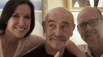 Sean Connery ao lado da nora, Fiona Ufton, e do filho Jason Connery - Reprodução/Twitter