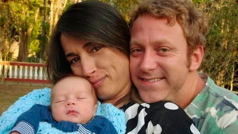 Sérgio Hondjakoff com a mulher, Danielle Monteiro, e o filho recém-nascido - Foto: Reprodução/ Instagram