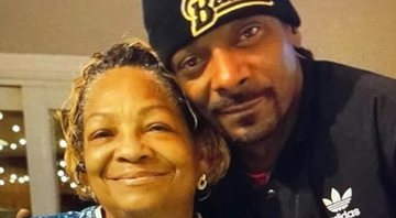 Snoop Dogg ao lado de sua mãe, Beverly Tate - Foto: Reprodução / Instagram @snoopdogg