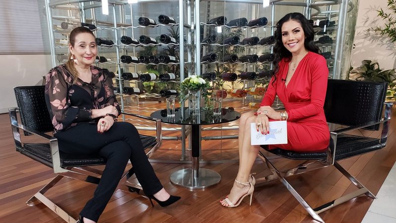 Sônia Abrão é recebida por Daniela Albuquerque no Sensacional desta quinta - Foto: Reprodução / RedeTV!