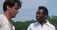 No filme, Stallone e Pelé fazem parte de um time de prisioneiros das Forças Aliadas que enfrenta adversários militares nazistas - Foto/Reprodução