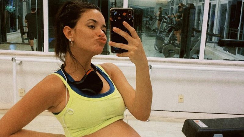 Talita está grávida de nove meses da primeira filha e disse que continua se exercitando - Reprodução/Instagram