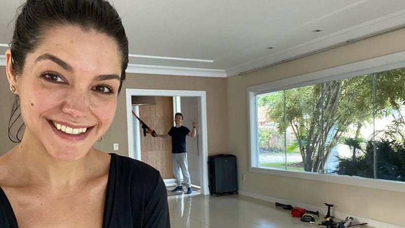 Thais Fersoza na casa nova ao lado do marido, Michel Teló - Reprodução/Instagram