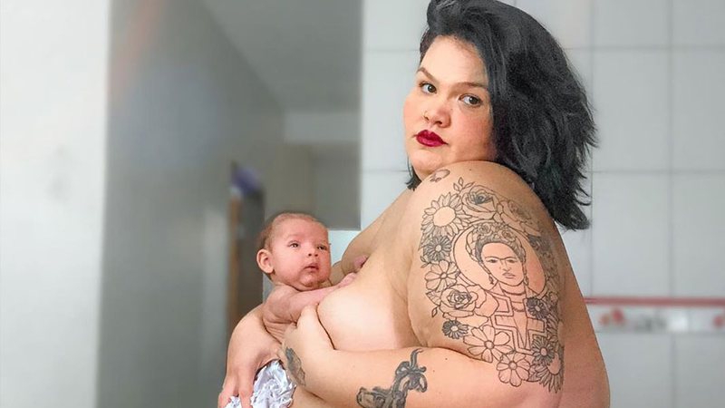 Thais Carla postou foto nua com a filha no colo - Foto: Reprodução/ Instagram