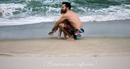 Thales Bretas à beira mar com um dos filhos que teve com Paulo Gustavo - Foto: Reprodução / Instagram