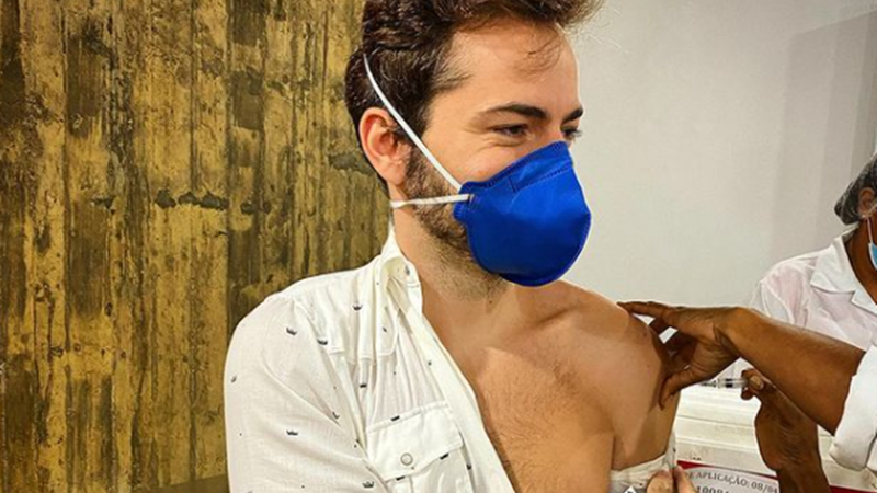 Thales Bretas foi vacinado em abril deste ano - Foto: Reprodução / Instagram @thalesbretas