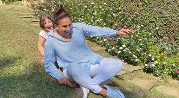 Totia Meireles brinca com a neta, Pilar, em foto rara - Foto: Reprodução / Instagram