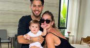 Virgínia Fonseca ao lado de Zé Felipe e da primeira filha do casal - Foto: Reprodução/Instagram