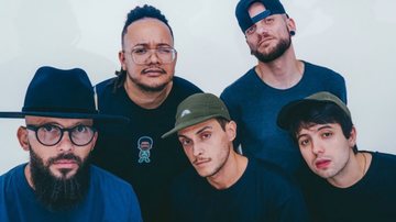 Os Colombinos transformam roda de violão no interior de SP em “Avião”, single produzido por Los Brasileros - Cristo Fotos
