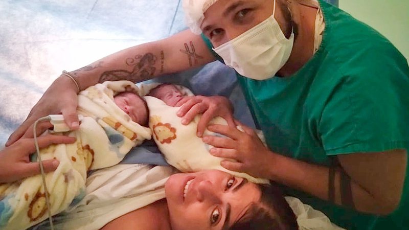 Xico Santos mostrou as gêmeas Elis e Maria pela primeira vez - Foto: Reprodução/ Instagram@xicosantosoficial