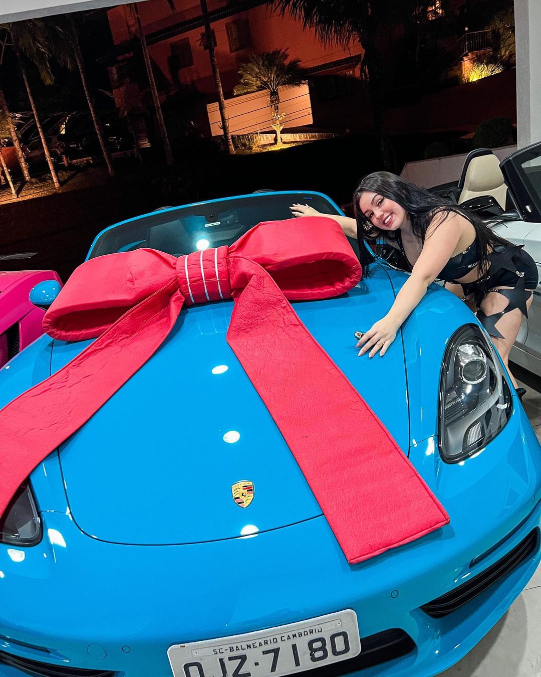 Bella Angel ganhou carro de R$ 500 mil de MC Melody - Foto: Reprodução/ Instagram@bellaangeloficial