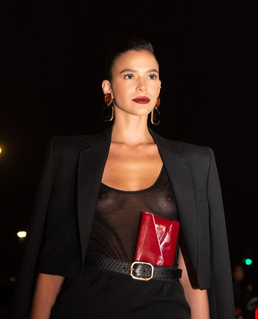 Bruna Marquezine está acompanhando a semana de moda em Paris, na França