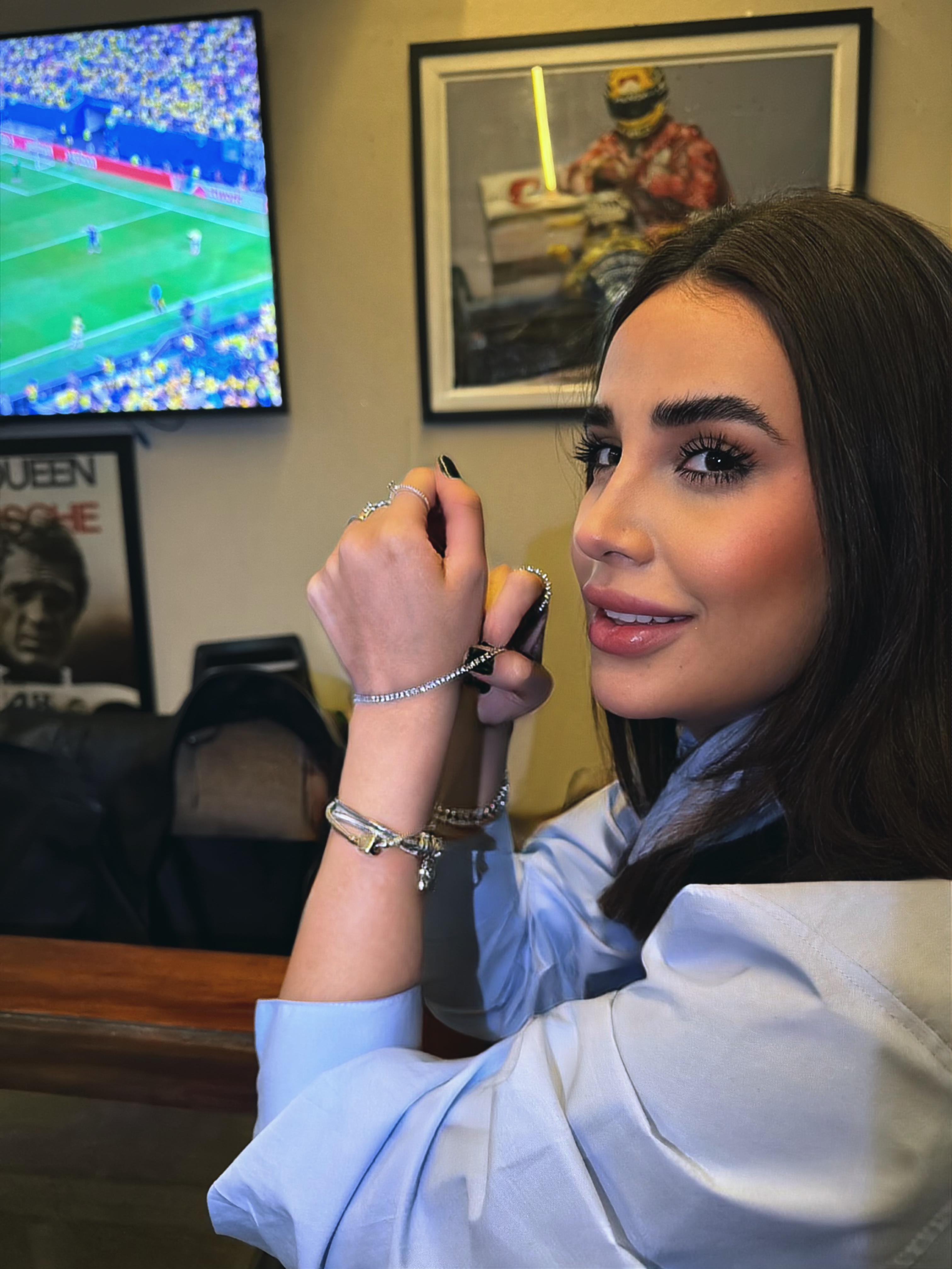 Bruna Pinheiro diz que pulseira de grife foi presente de jogador da seleção - Foto: Arquivo pessoal