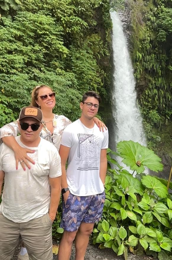 Chitãozinho e família em viagem para a Costa Rica - Foto: Reprodução